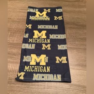 ❌SOLD❌
 Michigan gaiter, multipurpose face/neck covering